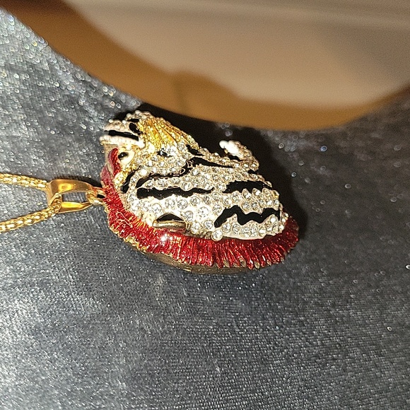 Rhinestone Tiger 🐯 Head Necklace - Picture 3 of 5